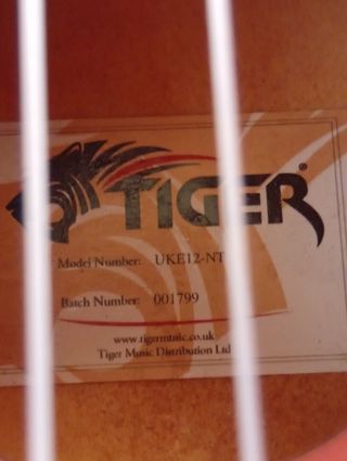 Ukelele TREK marrón