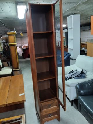 Vitrina de puertas de cristal 