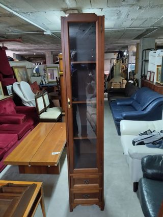 Vitrina de puertas de cristal 