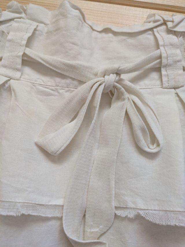 Minifalda blanca vuelo