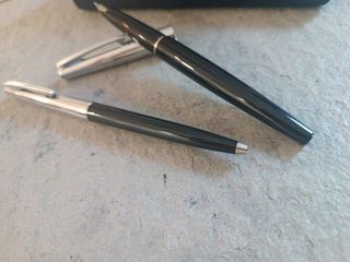 Pluma y bolígrafo Sheaffer Stylist negro y acero