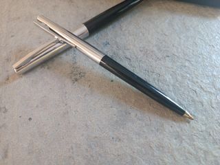 Pluma y bolígrafo Sheaffer Stylist negro y acero