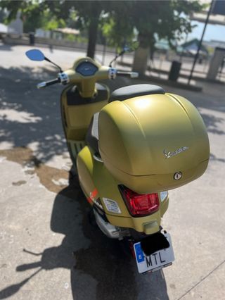 Vespa GTS 300 Verde - Como Nueva.