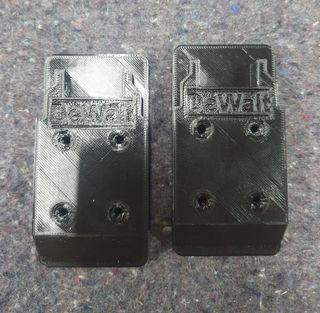 DEWALT 18V --4 Soportes para herramientas