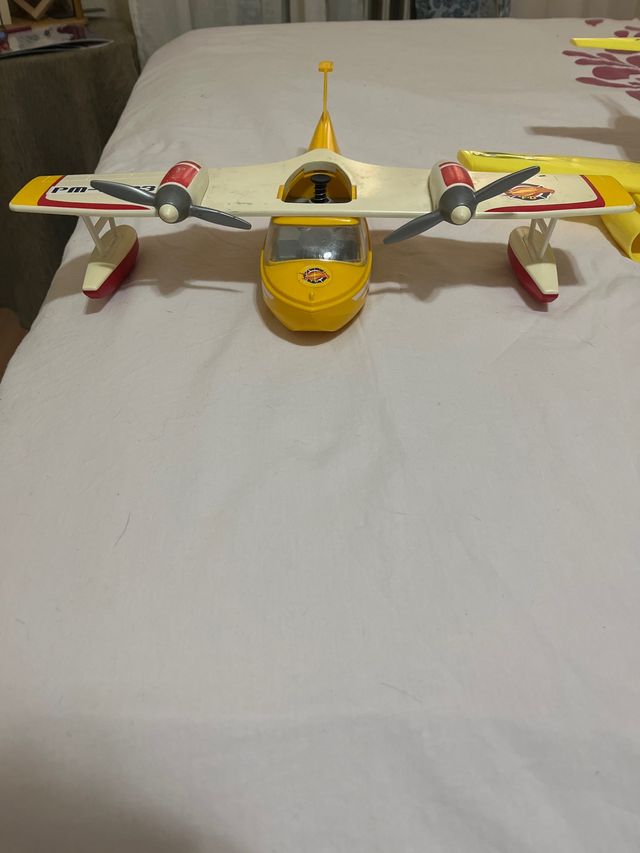 Avioneta hidroavión juguete
