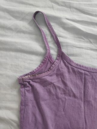 Camiseta tirantes morada de mujer