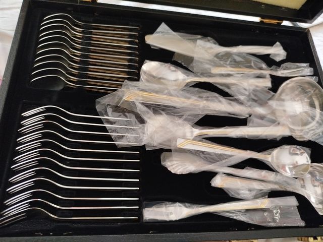 Cubertería SBS Bestecke 4700 
70 piezas