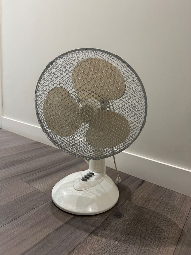 Ventilador 3 velocidades - Blanco/Gris