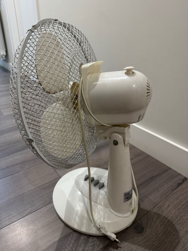 Ventilador 3 velocidades - Blanco/Gris