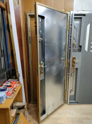 PUERTA ACORAZADA DE ALTA SEGURIDAD