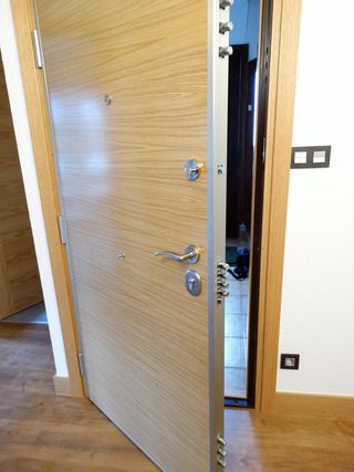 PUERTA ACORAZADA DE ALTA SEGURIDAD