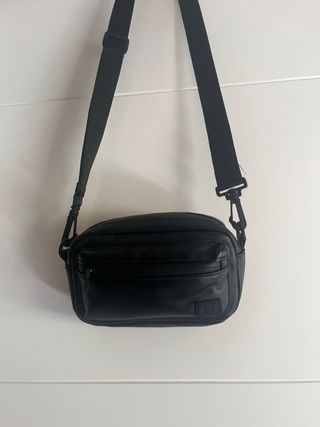 Bandolera Pull & Bear negra