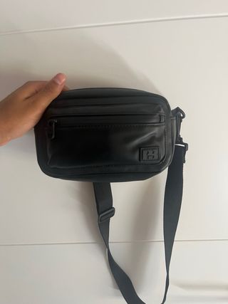 Bandolera Pull & Bear negra