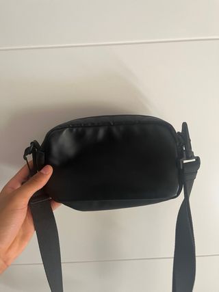Bandolera Pull & Bear negra