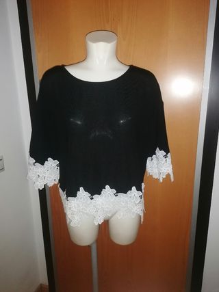 Top negro c/encaje blanco