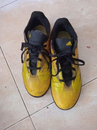 Zapatillas Adidas fútbol sala - amarillas y negras