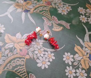 Pendientes coral rojo & blanco