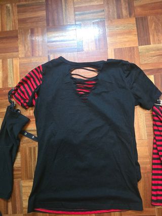 Camiseta única punk rock negra y roja