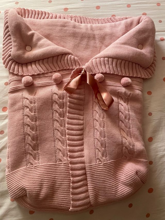 Saco bebé punto rosa - Talla 0-3 meses