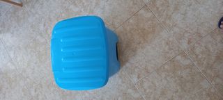 Cubo basura azul plástico