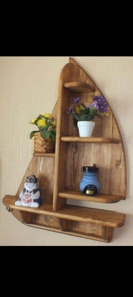 Repisas de madera estilo barco y casa