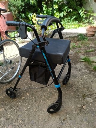 Silla de ruedas, andador