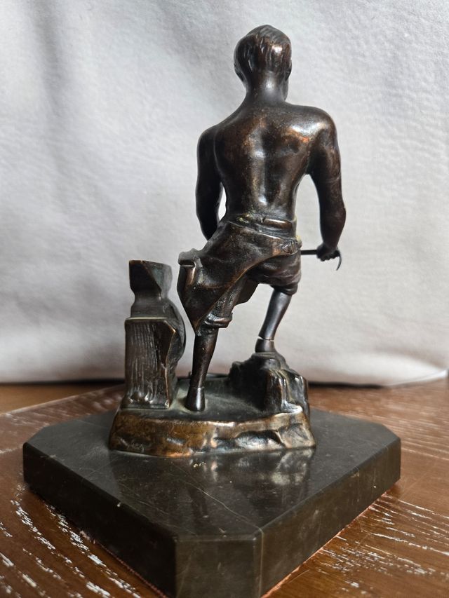 Figura bronce artesano