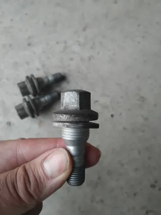 3 Tornillos Llanta Coche PSA