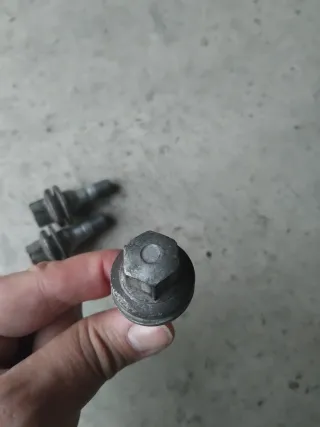 3 Tornillos Llanta Coche PSA