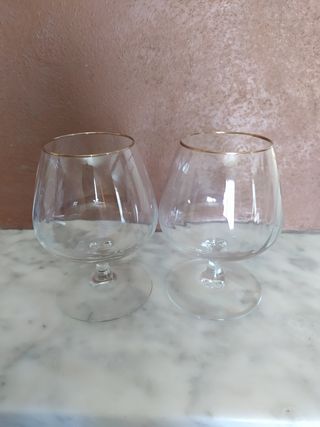 Dos Copas coñac marca Algar, con ribete dorado