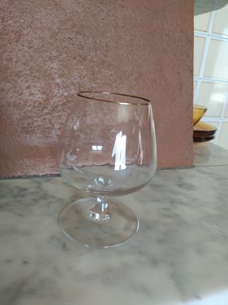 Dos Copas coñac marca Algar, con ribete dorado