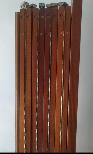 Mueble plegable de madera marrón