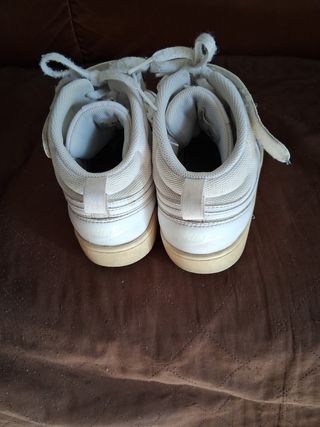 Ténis Nike brancos - Botim