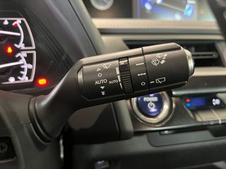 Lexus UX 2.0 250h Premium