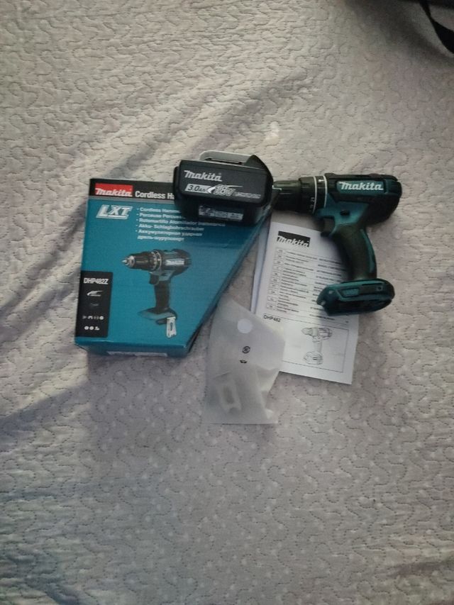 Taladro percutor Makita DHP482Z + batería