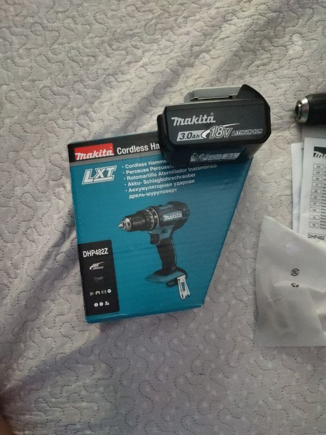 Taladro percutor Makita DHP482Z + batería