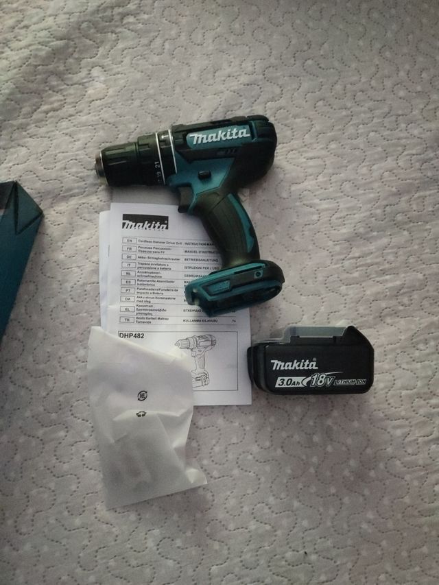 Taladro percutor Makita DHP482Z + batería