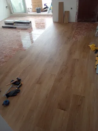 SUELOS LAMINADOS DE INTERIOR DE ALTA CALIDAD