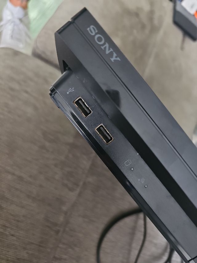 160GB
PS3 (PlayStation 3) negra + varios juegos