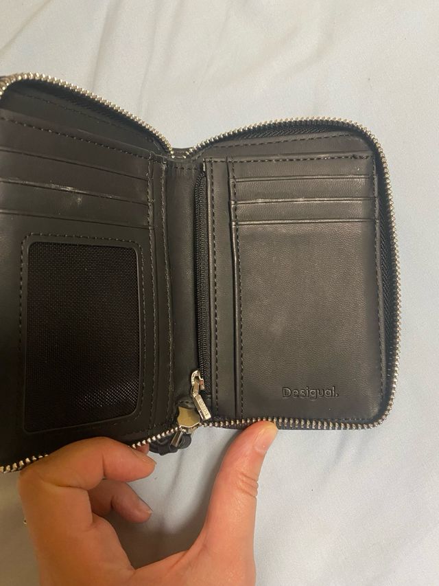 Cartera Desigual negra y multicolor