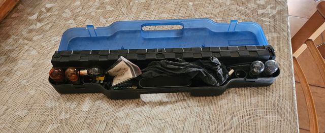 Kit soccorso originale Ford
Con triangolo