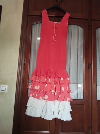 Traje Flamenca color coral y beige Escoté cuadrado