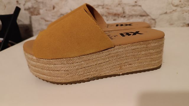 Zoccoli Xti gialli con piattaforma nº37