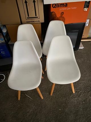 4 Sillas blancas para niñ@s