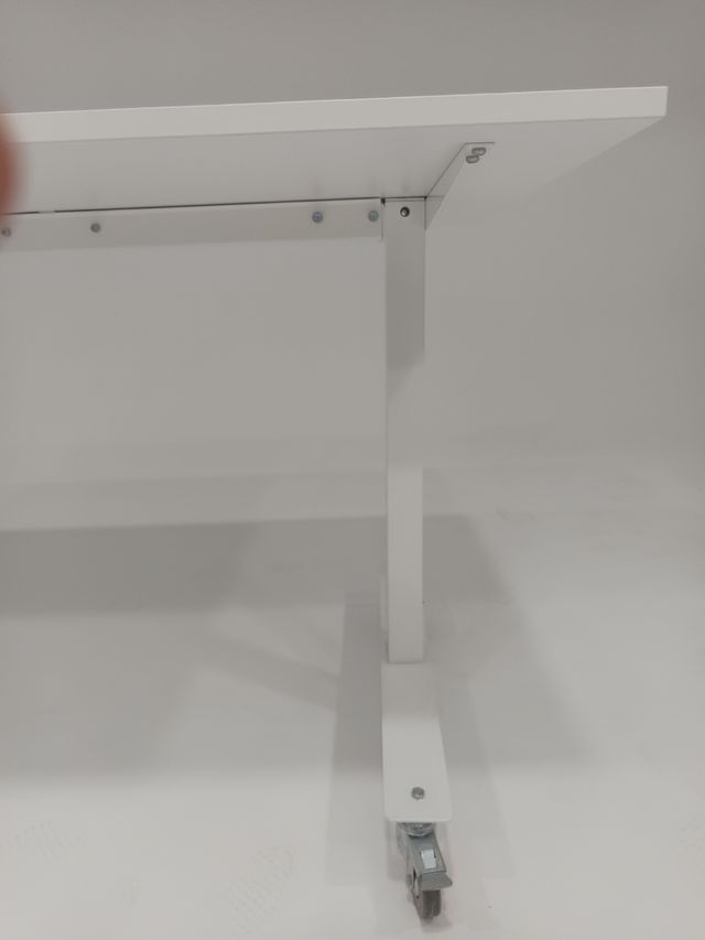 Mesa escritorio Ikea blanca - metal, buen estado