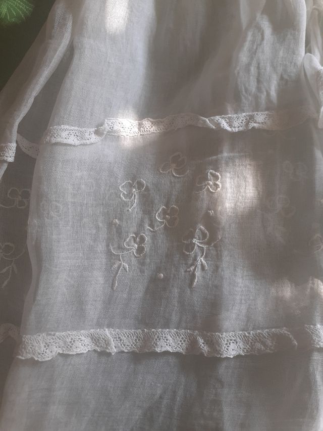 Vestido bebé antiguo bordado a mano