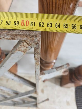 Reja gris mediana de hierro macizo