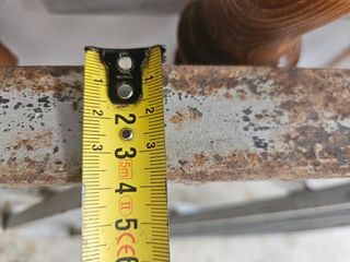 Reja gris mediana de hierro macizo