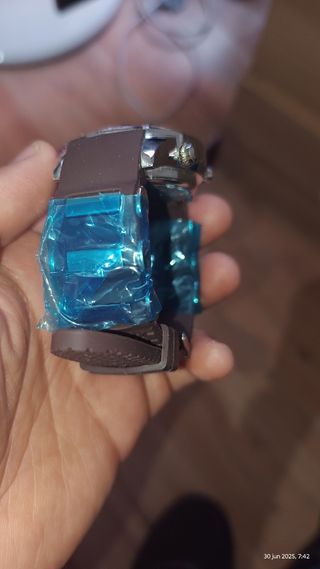 Reloj deportivo marrón y plata