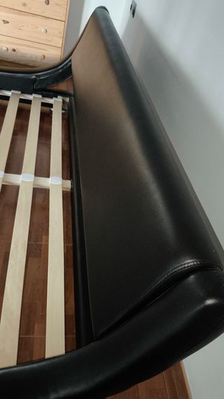 Cama negra piel sintética 180x200
